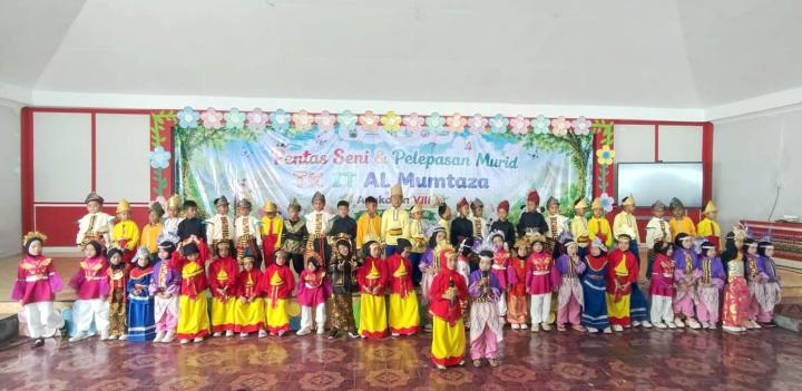 Air Mata Haru dan Senyum Bangga di Aula PKK Kalianda: Momentum 